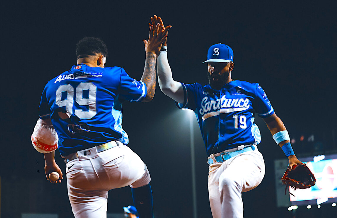 Eduardo Rivera y Henry Ramos, de los Cangrejeros de Santurce. (Foto: Julian Herencia)