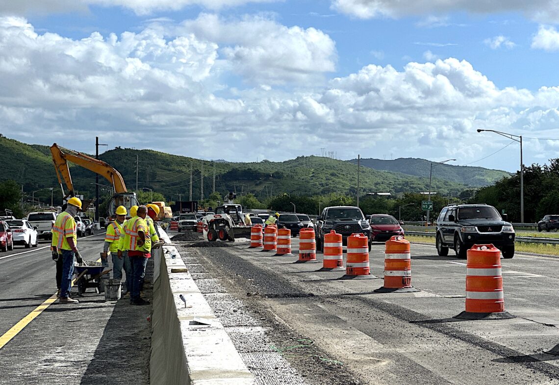 La Autoridad de Carreteras y Transportación (ACT) trabajó dos puntos: la rampa que conecta la PR-149 con la PR-52 en Juana Díaz y la rampa que enlaza la PR-506 de Coto Laurel con la autopista, más el tramo de paseo que les sucede a ambas en dirección a Ponce. (Foto: Michelle Estrada Torres)