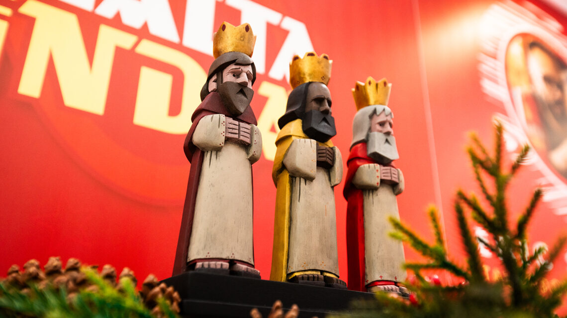 Talla de los Reyes Magos de los anuncios de Malta India del artista Eric Saunders. (Foto suministrada)