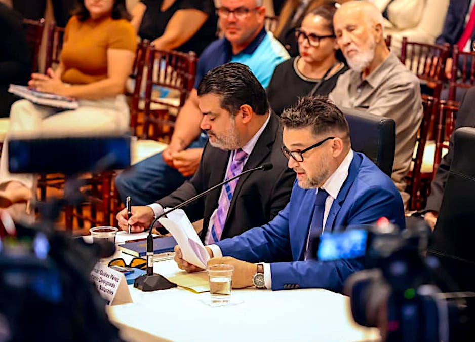 El designado secretario del Departamento de Recursos Naturales y Ambientales (DRNA), Waldemar Quiles Pérez, durante la Comisión Total del Senado. (Foto: Senado de Puerto Rico / Facebook)