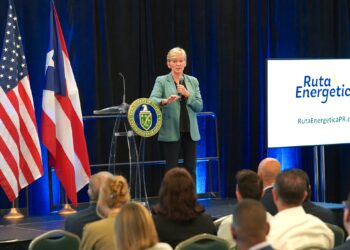 Jennifer Granholm en su última visita a Puerto Rico. (Foto: Jennifer Granholm / Facebook)