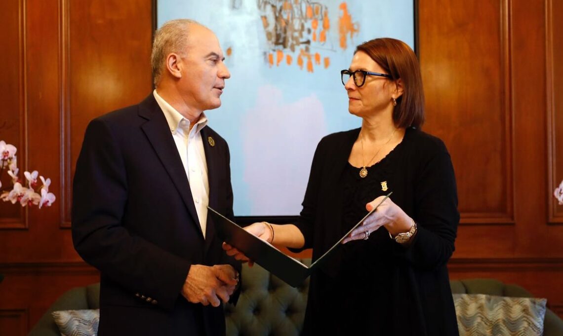 Victor Parés se reunió con Verónica Ferraiuoli Hornedo. (Foto: Víctor Parés / Facebook)