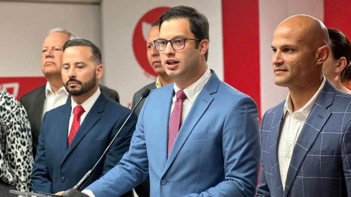 Luis Javier Hernández Ortiz, Héctor Ferrer Santiago y Domingo Torres García. (Foto: PPD)