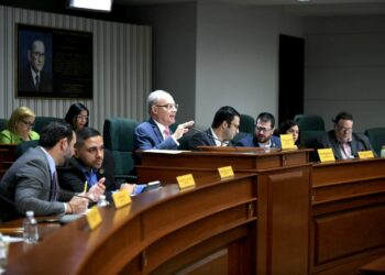 Comisión de Gobierno de la Cámara durante la vista en la que participaron Josué Colón y Edison Avilés. (Foto: Cámara de Representantes)