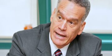 La renegociación del contrato con GeneraPR es otro “rescate económico del gobierno” a una empresa privada, puntualizó el abogado especializado en quiebras, Rolando Emmanuelli Jiménez. (Foto archivo)