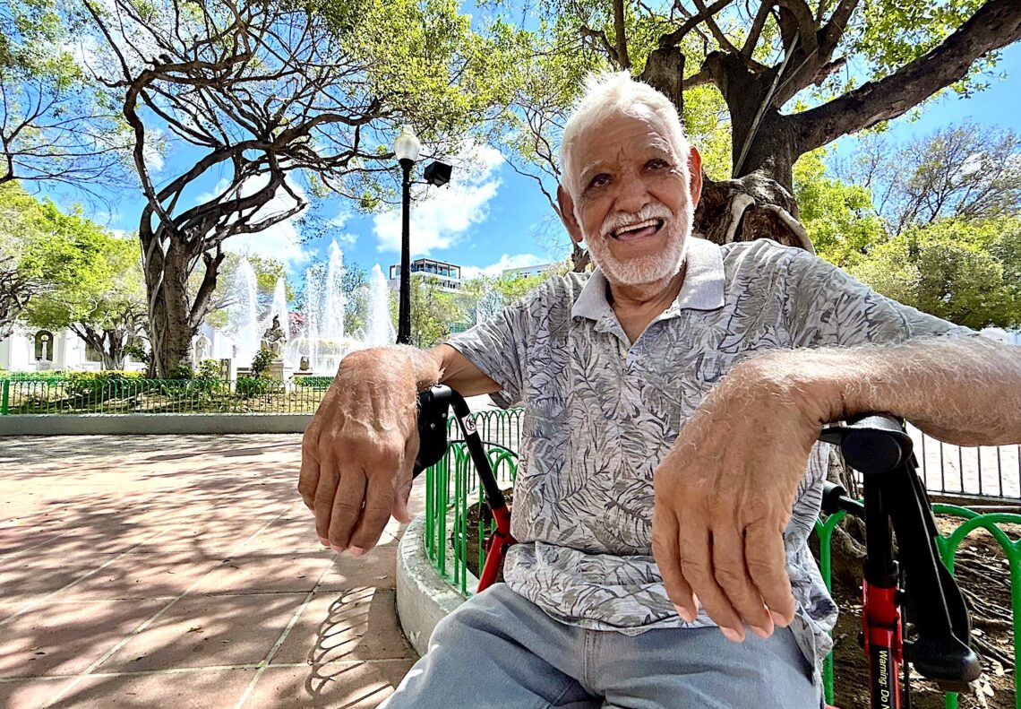 A sus 87 años de edad, el inquieto Heriberto Rodríguez Irizarry no deja de sorprender. Insiste en promover la justicia, la equidad y la dignidad humana, porque “de lo contrario” no hay coherencia entre “principios y acciones”. (Foto: Omar Alfonso)