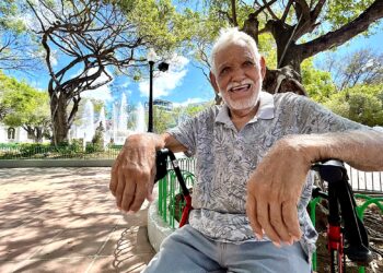 A sus 87 años de edad, el inquieto Heriberto Rodríguez Irizarry no deja de sorprender. Insiste en promover la justicia, la equidad y la dignidad humana, porque “de lo contrario” no hay coherencia entre “principios y acciones”. (Foto: Omar Alfonso)