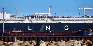 La empresa ya acordó con la Autoridad del Puerto de Ponce tomar control de un predio de cuatro cuerdas adyacente al Muelle 8, para convertir esa zona en centro de almacenamiento y distribución de GNL, durante un plazo de 25 años. (Foto: iStock)