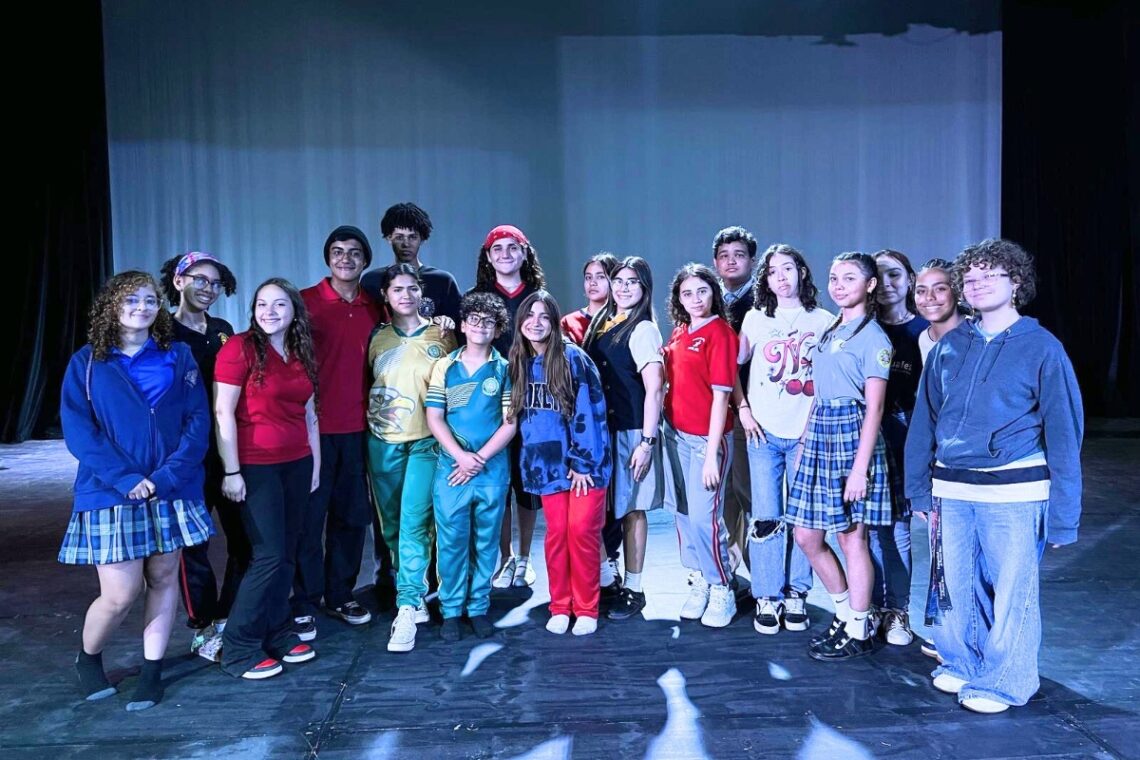 Estudiantes del Departamento de Teatro de la Escuela Especializada de Bellas Artes de Ponce. (Foto suministrada)
