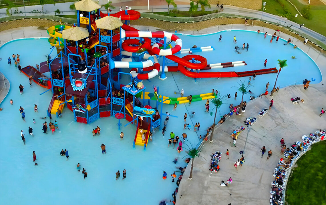 el parque acuático más grande de la isla se ha consolidado como el destino predilecto para quienes anhelan escapar del calor tropical, sin salir de Puerto Rico, y disfrutar a plenitud de actividades, eventos especiales y aventuras para todas las edades. (Foto archivo)