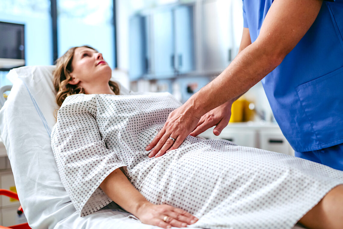 “Hay estudios que evidencian que el ejercicio como el yoga pueden bajar la inflamación", dijo la doctora Yadira Méndez Feliciano, ginecóloga obstetra del Centro Médico Episcopal San Lucas. (Foto: iStock)
