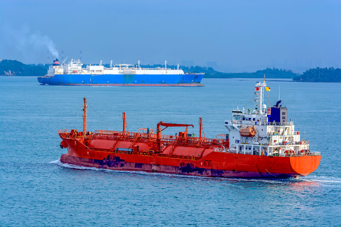 En mercados asiáticos y europeos, las amenazas de represalias por parte de Irán han elevado a máximos de seis meses los precios del barril de petróleo. (Foto: iStock)