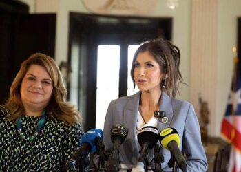 La secretaria del Departamento de Seguridad Nacional (DHS), Kristi Noem. (Foto suministrada)