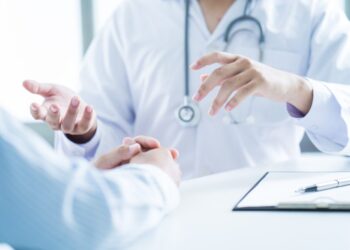 Entre los años 2009 y 2022 la isla perdió 8,662 médicos o el 46 por ciento del total de los galenos activos. (Foto archivo)