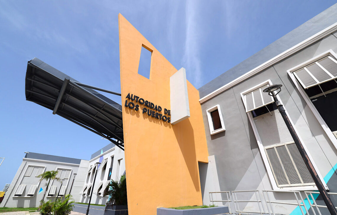 La Gobernadora canceló este lunes el contrato, seis semanas después de que el CPI iniciara una investigación sobre el asunto y solicitara entrevista a las agencias concernidas. En la foto la fachada del edificio de la Autoridad de Puertos. (Foto: Brandon Cruz González / CPI)