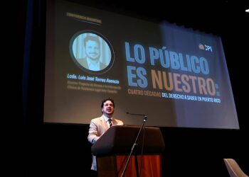 Para contrarrestar la propaganda de los funcionarios y los gobernantes, el licenciado Luis José Torres Asencio instó en su conferencia magistral a la prensa y a la ciudadanía a ejercer el derecho al acceso a la información con más frecuencia y vehemencia. (Foto: Brandon Cruz González | CPI)