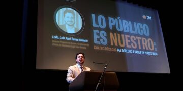 Para contrarrestar la propaganda de los funcionarios y los gobernantes, el licenciado Luis José Torres Asencio instó en su conferencia magistral a la prensa y a la ciudadanía a ejercer el derecho al acceso a la información con más frecuencia y vehemencia. (Foto: Brandon Cruz González | CPI)