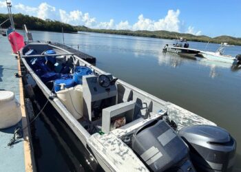 El operativo propició que agentes de Guánica y Cabo Rojo ocuparan 62 fardos de cocaína y una embarcación de 30 pies de eslora. (Foto archivo – NFURA Facebook)