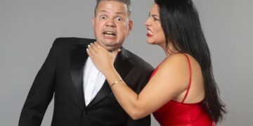 Comedia “Hasta que el show nos separe: Un manual para el desastre”, protagonizada por los actores ponceños Anamaris Santiago Santos y Carlitos Ramírez. (Foto suministrada)