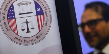 En su segundo término, el presidente de Estados Unidos Donald Trump y el movimiento Make America Great Again han decidido poner su estampa en la entidad creada por la ley federal PROMESA. Una vez más, la deuda de la Autoridad de Energía Eléctrica y la reconstrucción del sistema energético son el botín de guerra. (Foto: Ricardo Arduengo / CPI)