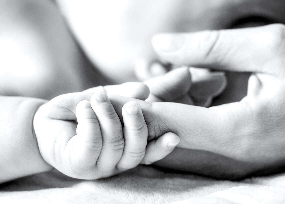 El bebé de 10 meses estuvo durante dos horas y media en su interior, indica el informe policial. (Foto: iStock)