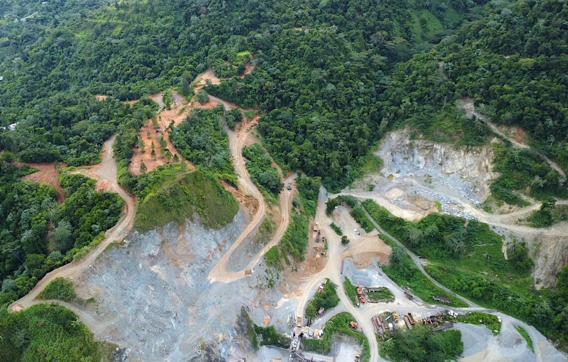 La Cantera Adjuntas es propiedad de Rafael Vélez Andújar, quien intenta expandir su operación con la adición de 50 cuerdas de terreno, para lo que el cambio de zonificación de suelos es un paso fundamental. (Foto suministrada)