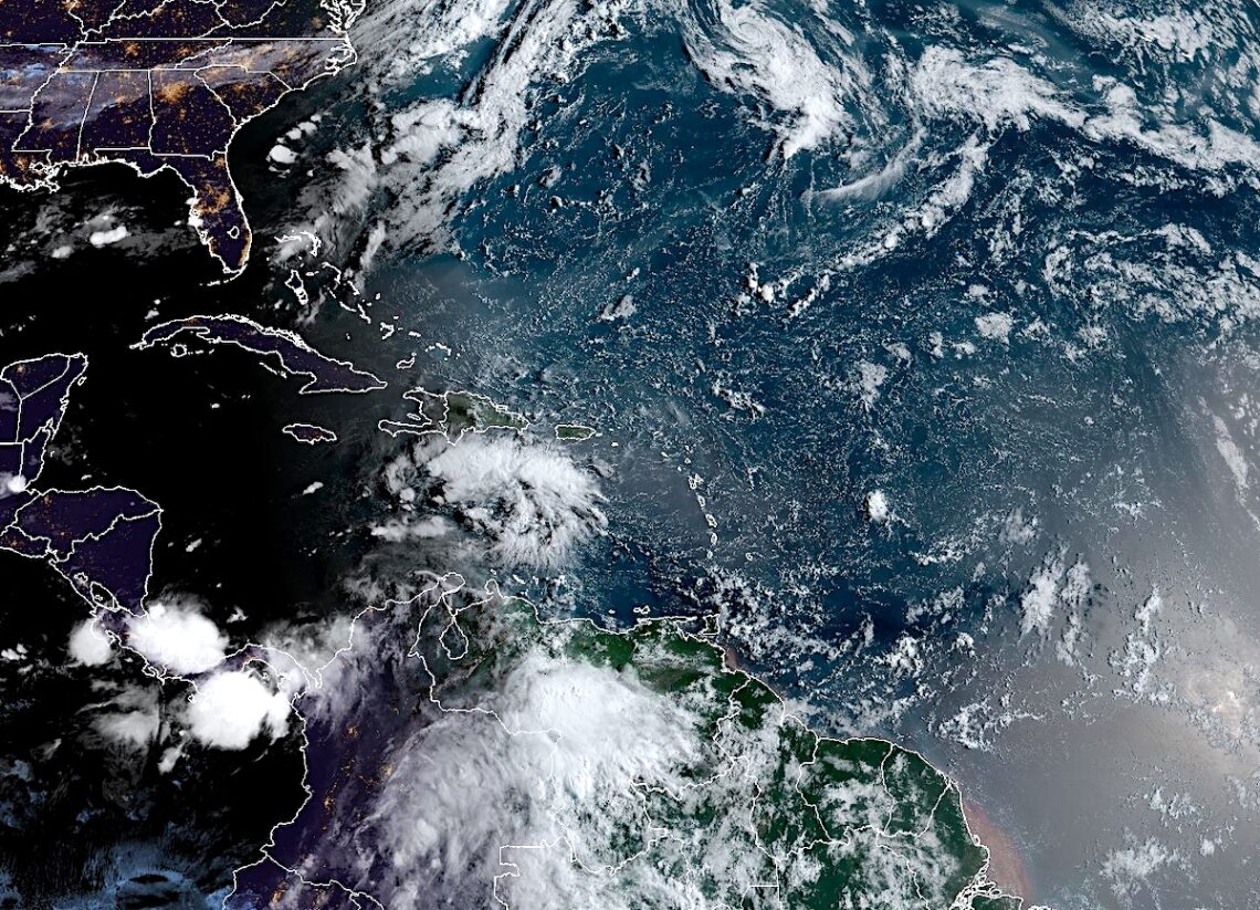 Los modelos están cambiando de tono y pronosticando la posibilidad de que al Caribe se aproxime otra tormenta, a medida que se acerca el pico estadístico de la temporada de huracanes. (Imagen: NOAA)