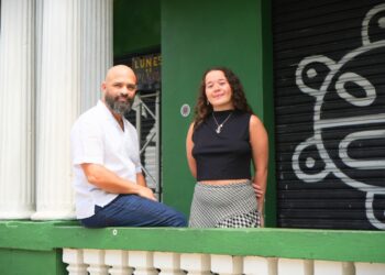 Keira Hernández y Omar Cruz en El Boricua. (Foto suministrada)