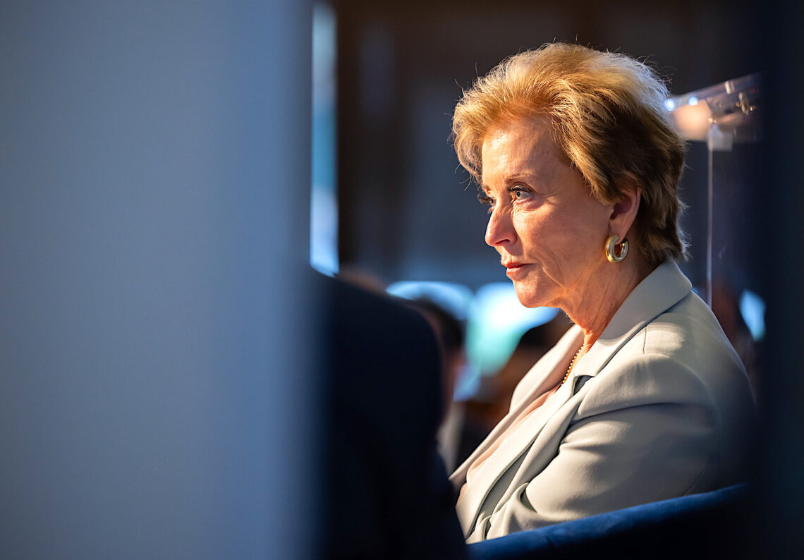En el año académico 2024-2025, ocho universidades en Puerto Rico recibieron $20.7 millones en fondos de uno de los programas que acaba de eliminar el Departamento de Educación federal para ampliar la oferta académica, fortalecer la capacitación docente, desarrollar servicios digitales y promover el acceso a carreras científicas. En la foto, Linda McMahon, secretaria de Educación federal. (Foto: CPI / suminisrada)