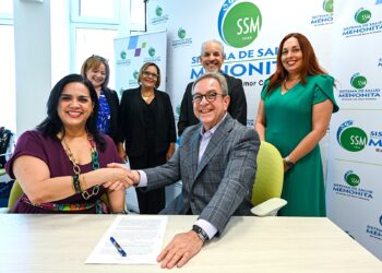 Como primer paso, Menonita anunció la concesión de 20 becas para empleados activos, quienes iniciarán estudios en EDP University como parte de un plan maestro para fortalecer servicios y consolidar ofrecimientos médicos de calibre mundial. (Foto: Sistema de Salud Menonita / FB)
