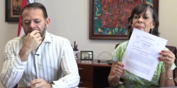 Senadores del PIP, María de Lourdes Santiago y Adrián González Costa. (Foto suministrada)