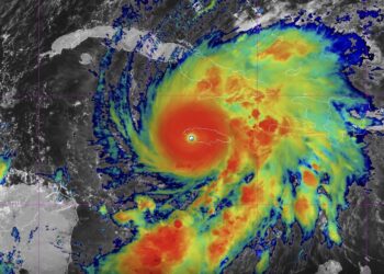 Tal azote abre el escenario a que residencias y edificios no soporten el embate del huracán Melissa, reconoció el primer ministro Andrew Holness. (Imagen: NOAA)