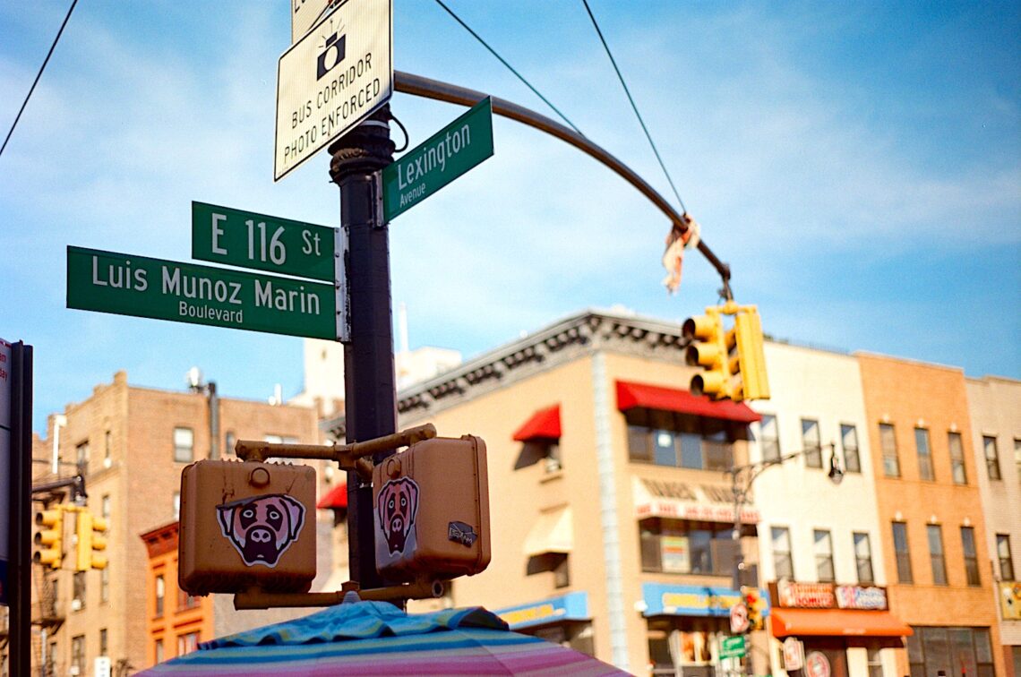 El legado de la cultura y la historia puertorriqueña también se ve en los nombres de las calles de Nueva York. El nombre del exgobernador de Puerto Rico Luis Muñoz Marín está asignado a un bulevar. (Foto: Joel Cintrón Arbasetti / CPI)
