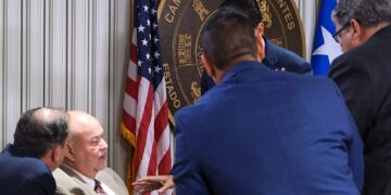 Ante los reclamos de organizaciones periodísticas, activistas y comunitarias por el trámite atropellado que se le ha dado a la medida que obstaculizaría aún más el acceso a la información pública, Carlos “Johnny” Méndez aseguró que se atenderán las preocupaciones sobre la medida sin prisa. (Foto: Norenid Feliciano / CPI)