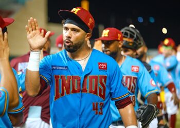 Edwin Ríos en uniforme de los Indios de Mayagüez. (Foto archivo)