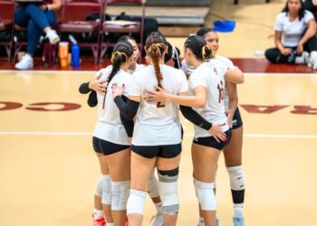 Las Delfinas de la USC van para su primera final desde el 2018 en el voleibol. (IQ voleibol).