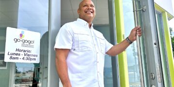 Una constelación de estrellas musicales se unirá este sábado a Puerto Rico Abraza con Amor: El Fiestón, para multiplicar el número de patrocinadores de Gogo Foundation y dar la bienvenida a la Navidad más larga del mundo, adelantó Ulises Clavell Fontánez. (Foto: Omar Alfonso)