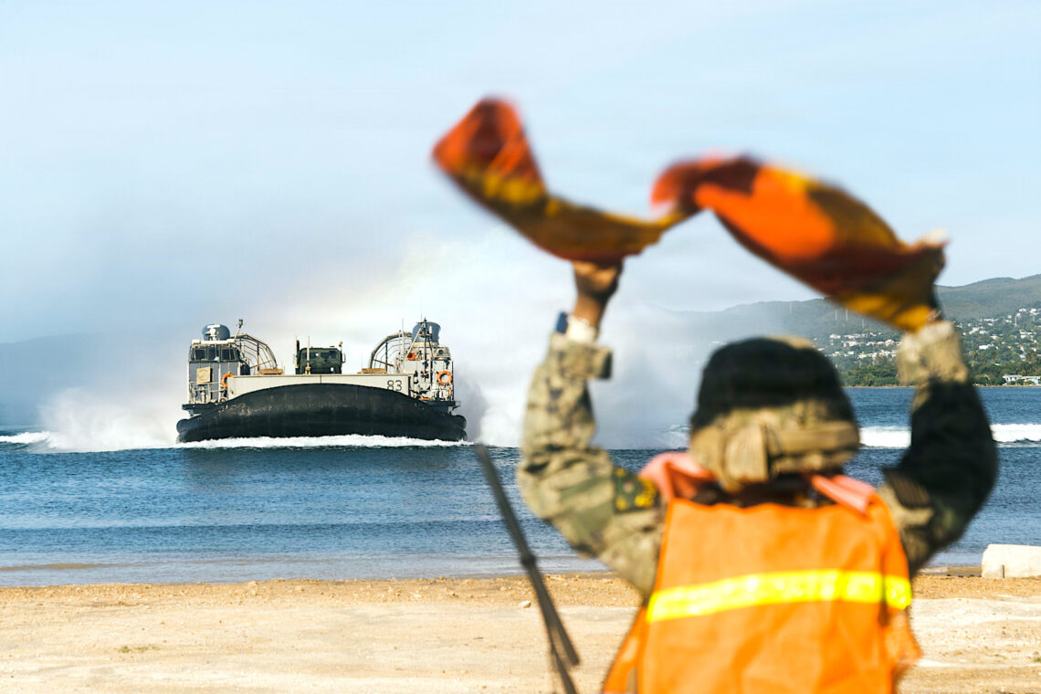 Dos contratos obtenidos por La Perla del Sur evidencian que la armada naval ya reservó el Muelle 8 y cinco cuerdas del estacionamiento de contenedores. (Foto: Sgt. Maurion Moore - U.S. Marine Corps)