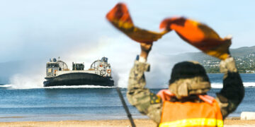 Dos contratos obtenidos por La Perla del Sur evidencian que la armada naval ya reservó el Muelle 8 y cinco cuerdas del estacionamiento de contenedores. (Foto: Sgt. Maurion Moore - U.S. Marine Corps)