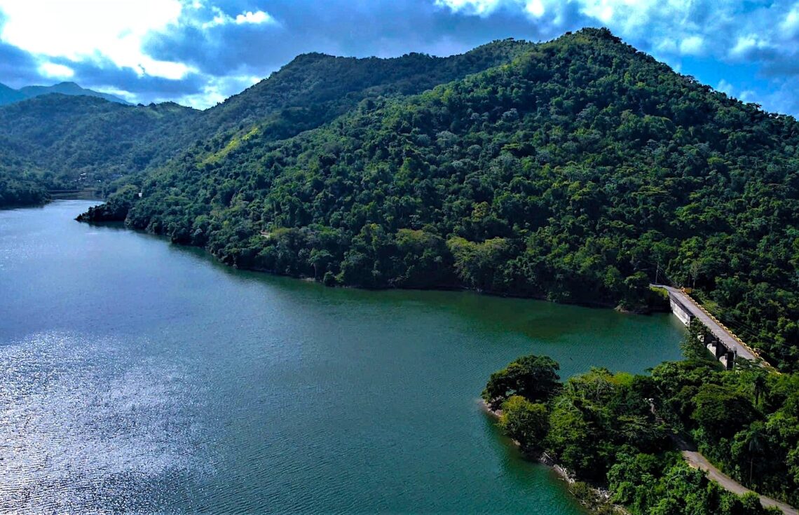 Hidroeléctricas, pesca… Volver a pensar en la agua y basarnos en ella nos hará más libres, en todos los ámbitos, pues partiremos de la realidad fundamental de nuestra existencia. En la foto, la Represa Lucchetti. (Foto: Luigi Torres Alcalde de Yauco Oficial / Facebook)