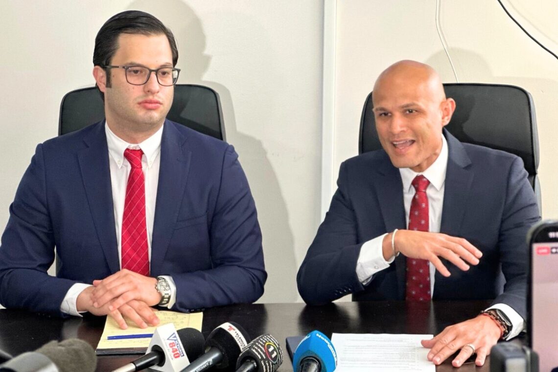 Representantes del Partido Popular Democrático (PPD), Héctor Ferrer Santiago y Domingo Torres García. (Foto suministrada)