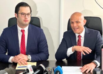 Representantes del Partido Popular Democrático (PPD), Héctor Ferrer Santiago y Domingo Torres García. (Foto suministrada)