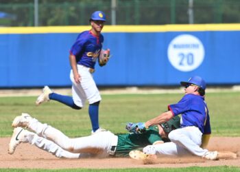 Los Tigres de la UIPR vencieron a los campeones defensores Gryphons de la Caribbean en el primer partido de la serie semifinal de beģisbol de la LAI. (Foto: L. Minguela LAI)