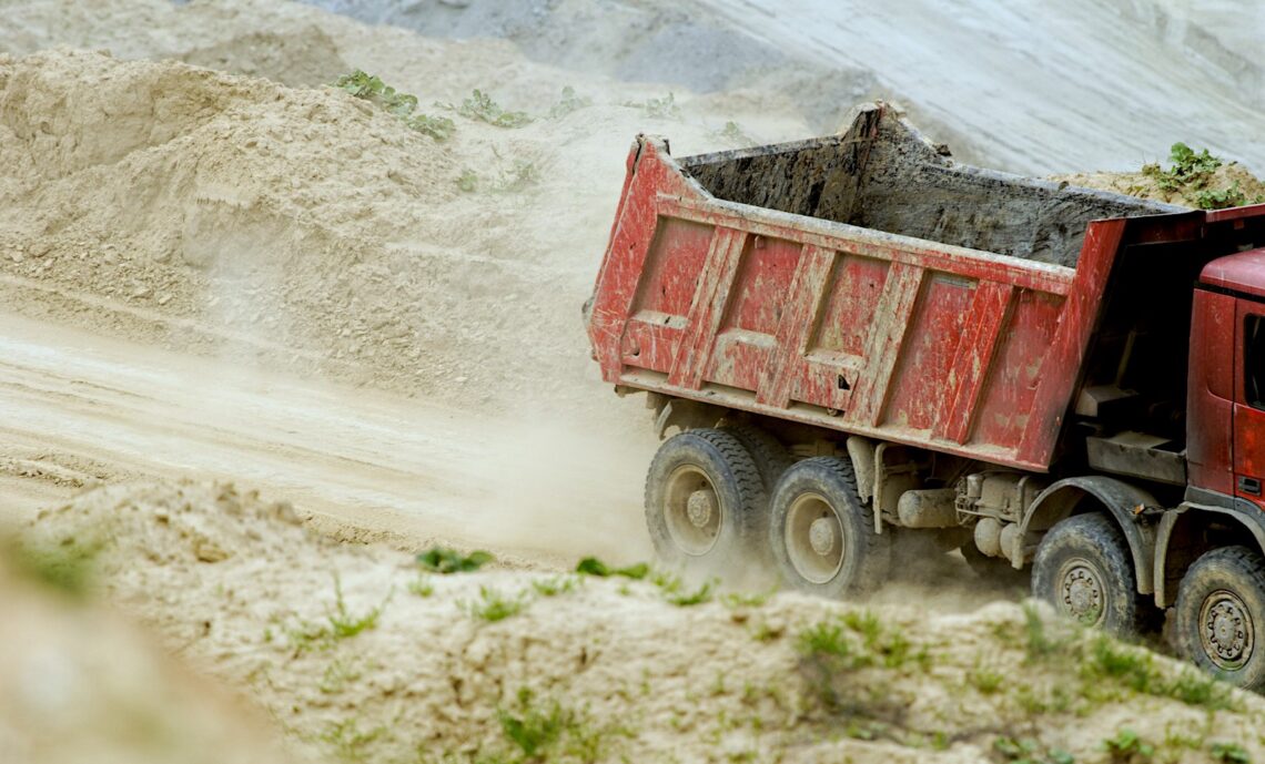 Vecinos han captado a camiones que dejan a su paso fluidos biológicos y olores nauseabundos persistentes. (Foto archivo)