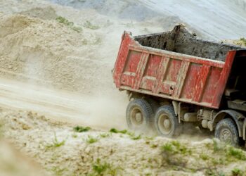 Vecinos han captado a camiones que dejan a su paso fluidos biológicos y olores nauseabundos persistentes. (Foto archivo)