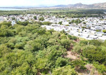El predio en riesgo colinda con las comunidades Villa Cofresí, Villa Esperanza y La Margarita, y cumple funciones clave en el manejo de agua del río Nigua. (Foto suministrada)