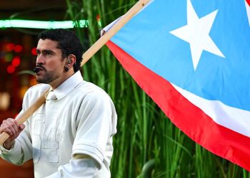 “Con nuestra bandera y nuestro idioma, en esa unicidad, demostró una vez más que somos un pueblo distinto”, destacó la lingüista Luz Nereida Pérez. (Foto: Occupy Democrats / facebook)