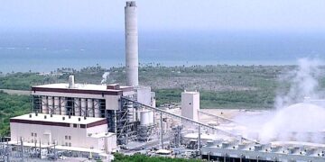 Una nueva directriz de la EPA permite que AES Guayama triplique sus emisiones de mercurio y metales pesados, a pesar de multas previas y sin estudios epidemiológicos que lo sustenten. (Foto archivo)