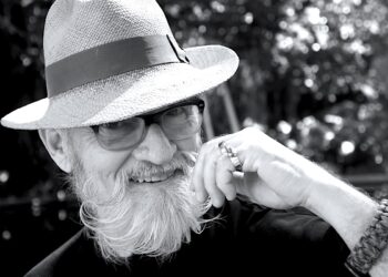 La muestra abre al público este jueves, 12 de febrero y utiliza la gasa como símbolo de denuncia y sanación. (Foto suministrada)