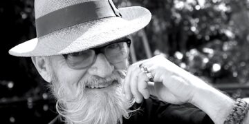 La muestra abre al público este jueves, 12 de febrero y utiliza la gasa como símbolo de denuncia y sanación. (Foto suministrada)